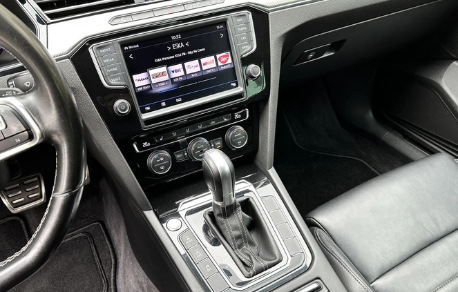 Volkswagen Passat cena 56000 przebieg: 359000, rok produkcji 2017 z Warszawa małe 121